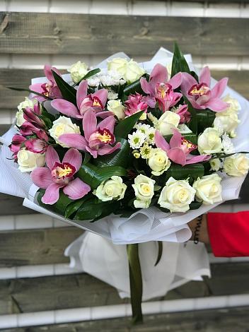 Букет цветов из: Розы и Хризантемы в Краснооктябрьский