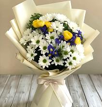 Букет цветов из:  Ирисы, Хризантемы и Розы #REPLACE_PRED# Краснооктябрьский