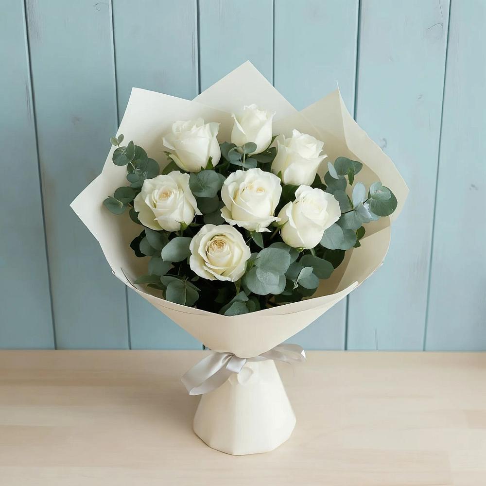 Букет Белые розы в Эвкалипте в Краснооктябрьский