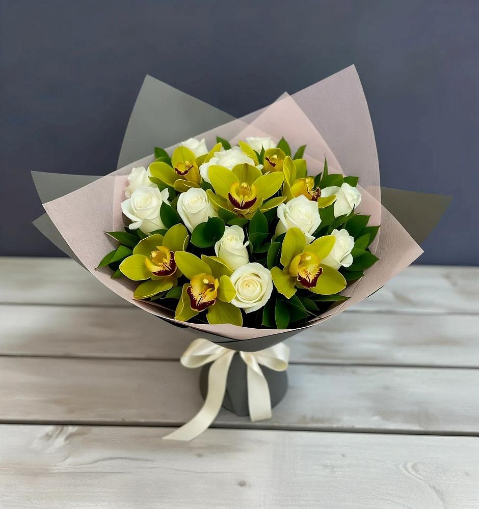 Букет цветов из: Орхидеи и Розы в Краснооктябрьский