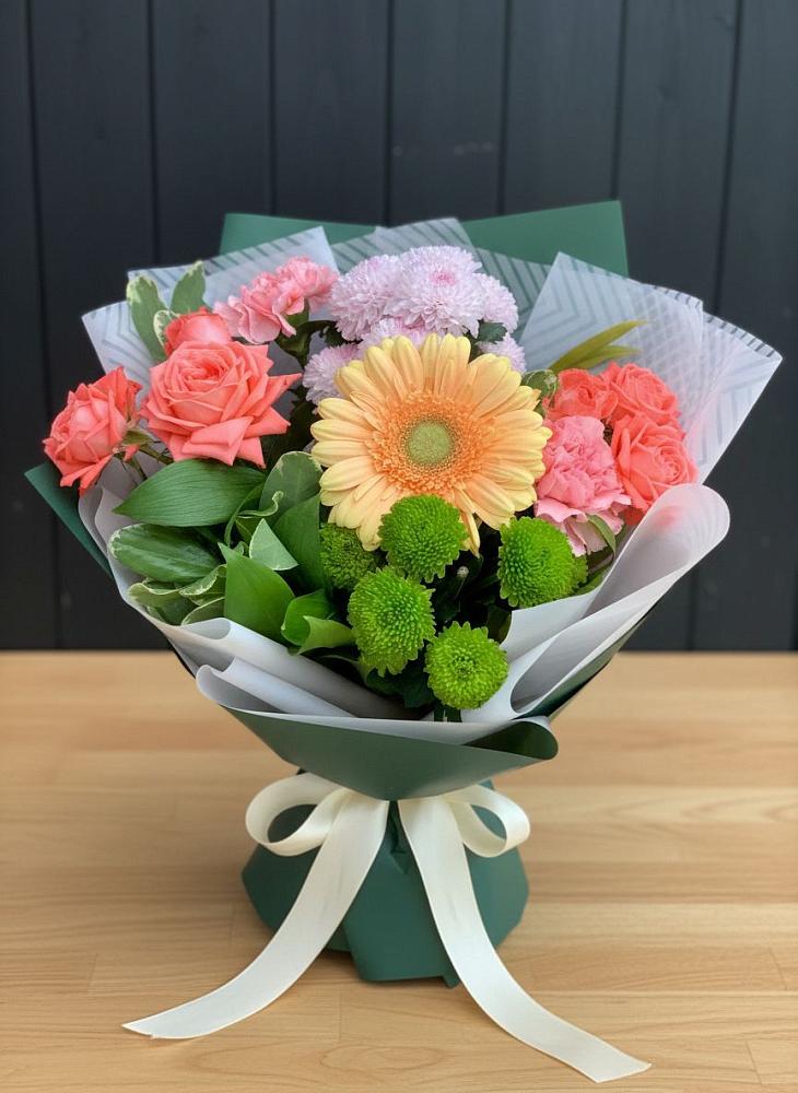 Букет цветов из: Гвоздики, Розы, Герберы и Хризантемы в Краснооктябрьский