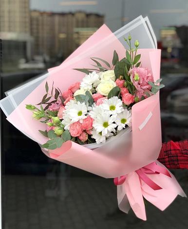 Букет цветов из: Розы, Лизиантусы и Хризантемы в Краснооктябрьский