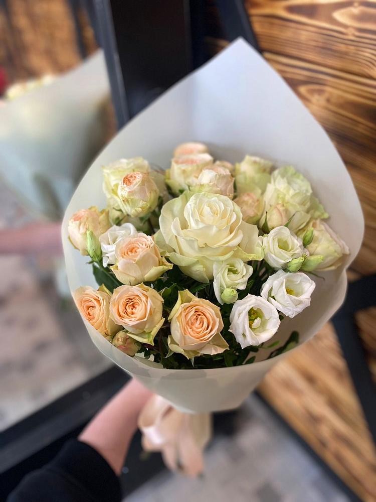 Букет цветов из: Розы и Лизиантусы в Краснооктябрьский